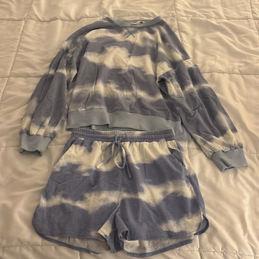 Falling Love Tie Dye Set -Crew Neck Long Sleeve Top & Shorts- Medium- Never Worn